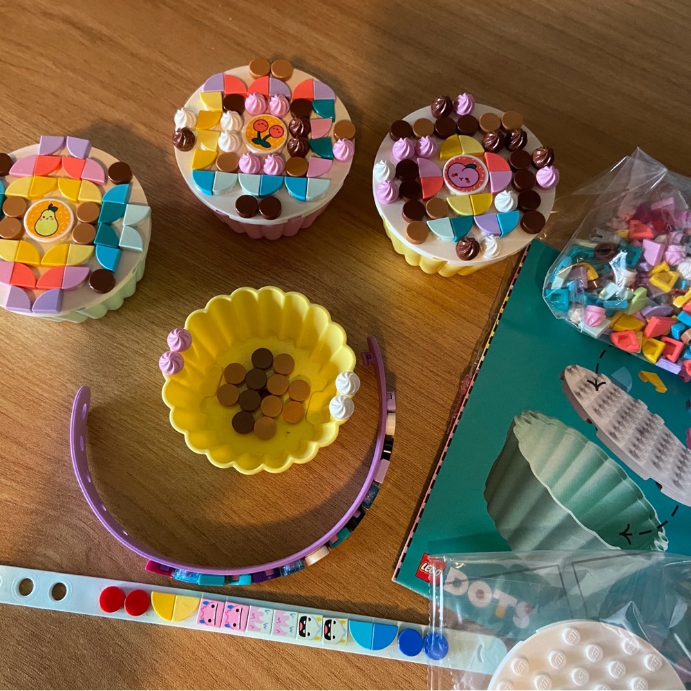 LEGO DOTS cupcake and bracelets